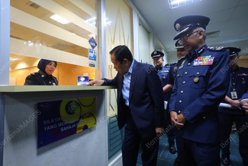 DATUK SERI AHMAD MASLAN