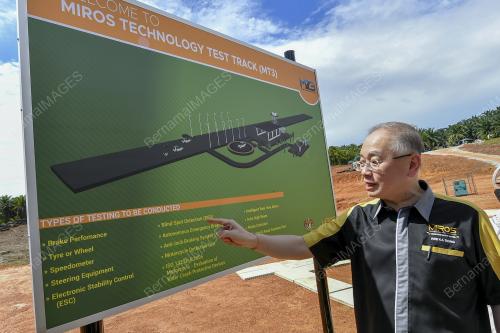 DATUK SERI IR DR WEE KA SIONG