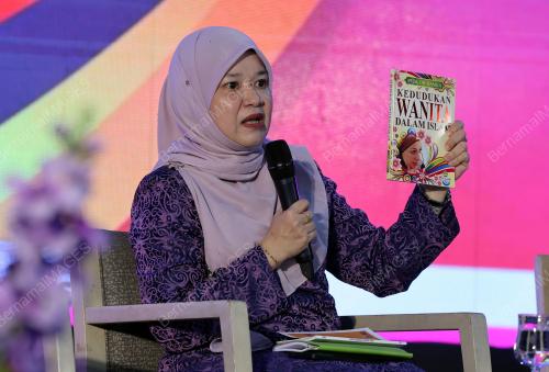 FADHLINA SIDEK