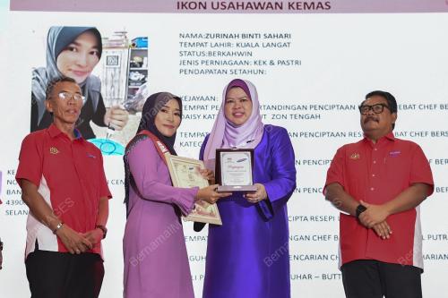 DATUK SERI RINA MOHD HARUN