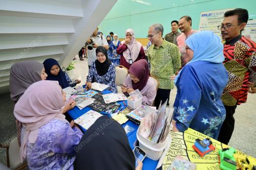 DATUK FAHMI FADZIL