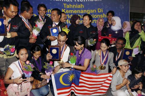 ARTIS ISTANA BUDAYA