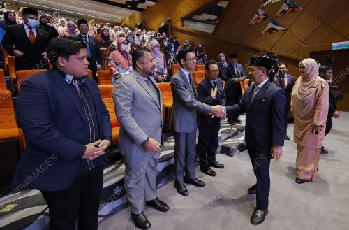 DATUK DR MOHD NA'IM MOKHTAR
