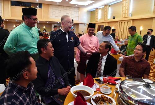 DATUK SERI DR WEE KA SIONG