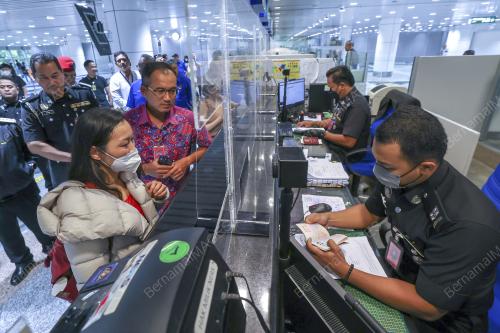 DATUK SERI KHAIRUL DZAIMEE DAUD