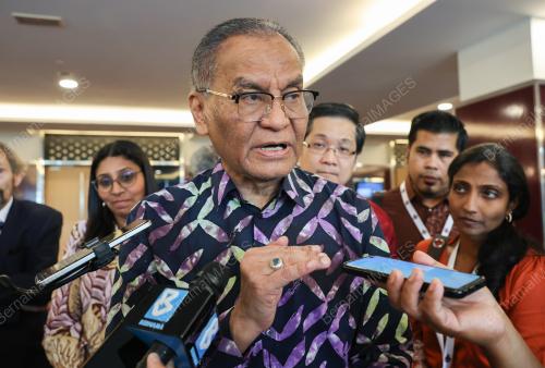 DATUK SERI DR DZULKEFLY AHMAD