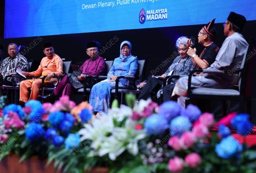 DATUK DR ASYRAF WAJDI DUSUKI