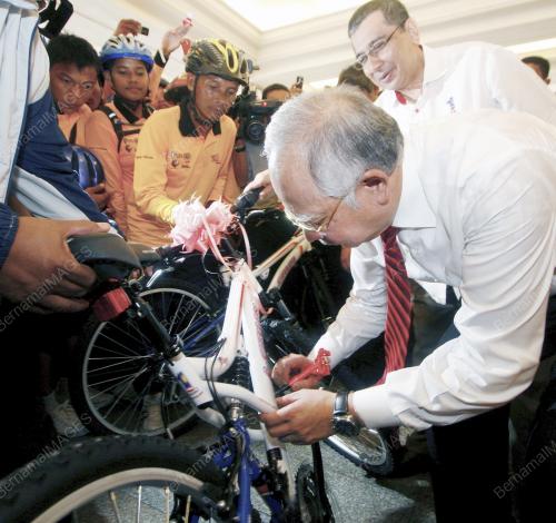DATUK SERI MOHD NAJIB TUN ABDUL RAZAK