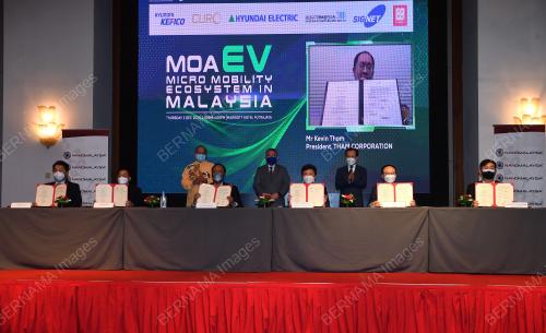 DATUK SERI DR ADHAM BABA