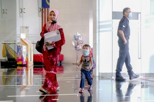 PENJAWAT AWAM BERTUGAS SEMASA PKPB