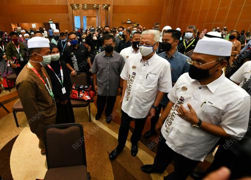 DATUK SERI ISMAIL SABRI YAAKOB