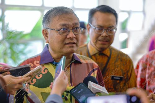 DATUK SERI DR SHAMSUL ANUAR NASARAH