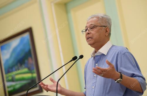 DATUK SERI ISMAIL SABRI YAAKOB