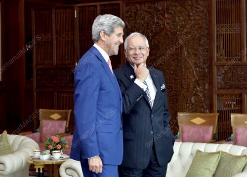 PTJ04_05082015_NAJIB_KERRY