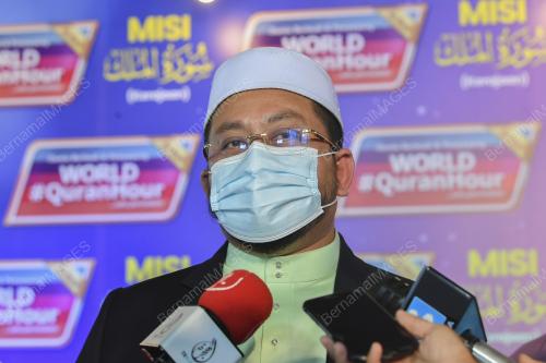 DATUK AHMAD MARZUK SHAARY