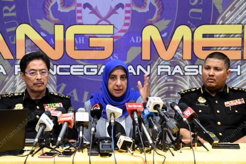 LATHEEFA KOYA