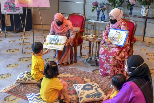 PUAN SRI NOORAINEE ABDUL RAHMAN