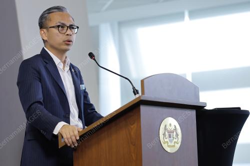 FAHMI FADZIL