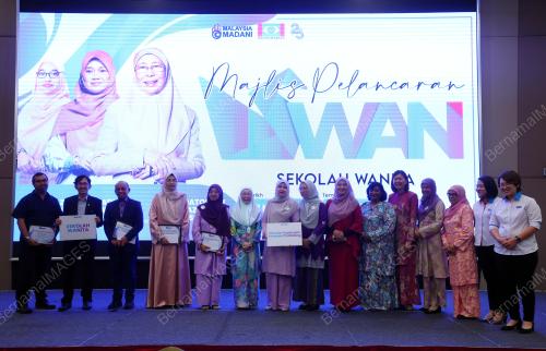 DATUK SERI DR WAN AZIZAH WAN ISMAIL
