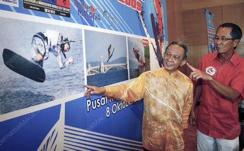 KEJOHANAN PIALA LUNCUR AIR DUNIA