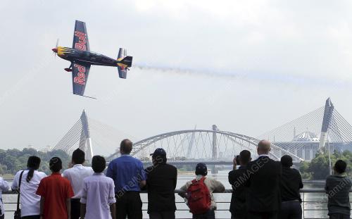 PTJ04_08102013_AIR_RACE