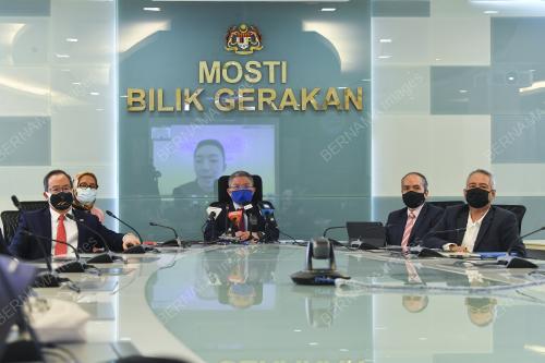 DATUK SERI DR ADHAM BABA