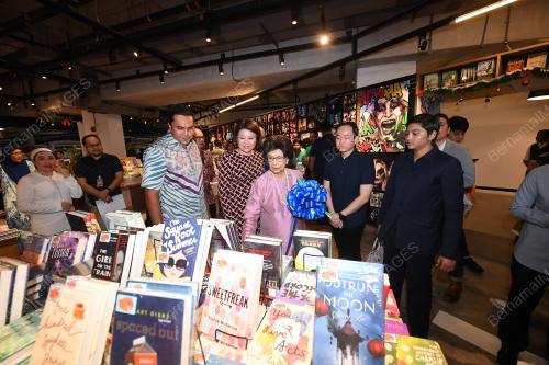 PTJ04_09112018_BOOKXCESS