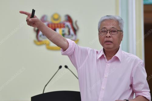 DATUK SERI ISMAIL SABRI YAAKOB