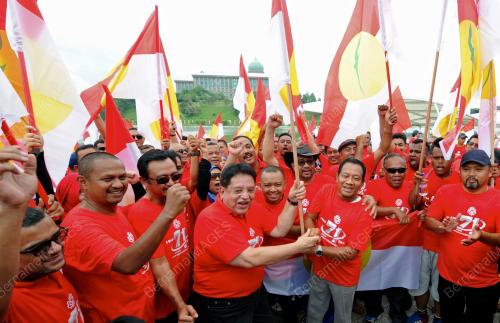 PTJ04_10052017_BENDERA_UMNO