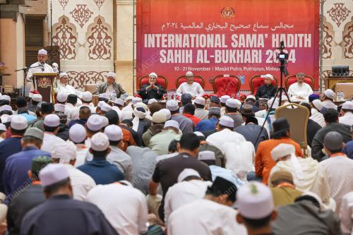 DATUK DR MOHD NA'IM MOKHTAR