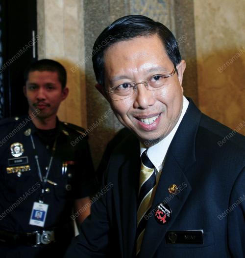 MOHD NIZAR JAMALUDDIN