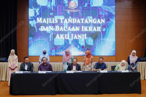 AKMAL NASRULLAH MOHD NASIR