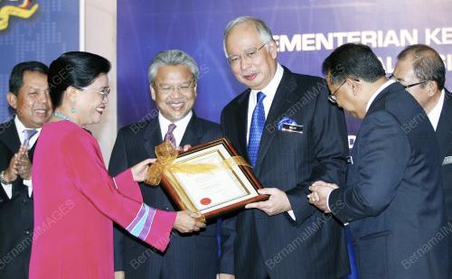 MOHD NAJIB TUN ABDUL RAZAK