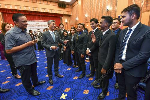 DATUK SERI REEZAL MERICAN NAINA MERICAN