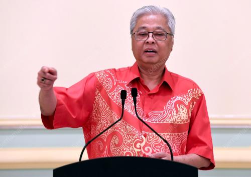 DATUK SERI ISMAIL SABRI YAAKOB