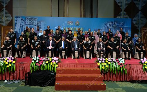 DATUK SERI HAMZAH ZAINUDDIN