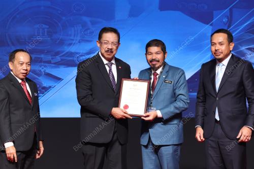 TAN SRI MOHD ZUKI ALI