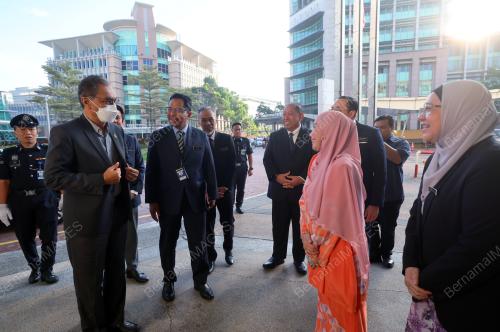 DATUK SERI DR DZULKEFLY AHMAD