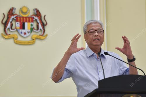 DATUK SERI ISMAIL SABRI YAAKOB