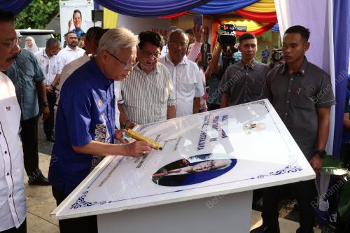 DATUK SERI ISMAIL SABRI YAAKOB