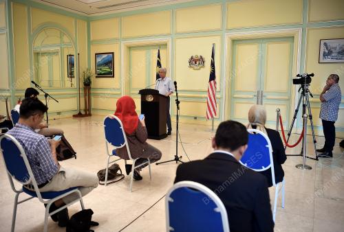 DATUK SERI ISMAIL SABRI YAAKOB