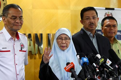 DATUK SERI DR WAN AZIZAH WAN ISMAIL