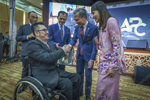 FAHMI FADZIL