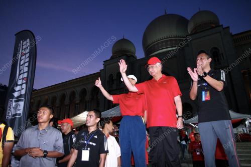 PTJ04_16082015_RUNWITH