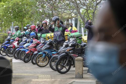 PENGAHANTAR MAKANAN FOOD RAIDER PUTRAJAYA