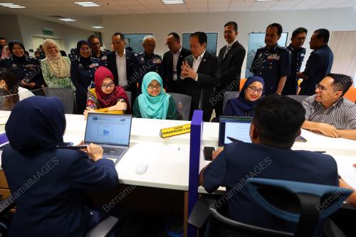 DATUK SERI AHMAD MASLAN