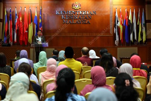DATUK LUKANISMAN AWANG SAUNI