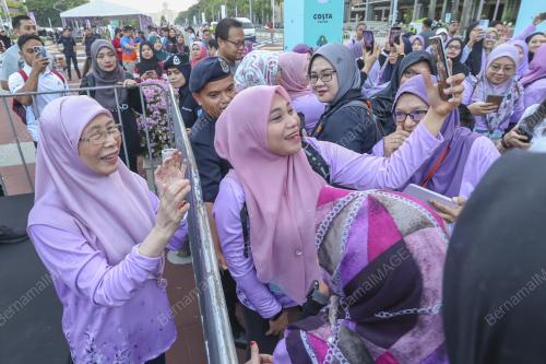 DATUK SERI DR WAN AZIZAH WAN ISMAIL