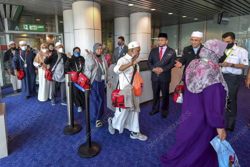 DATUK AHMAD MARZUK SHAARY