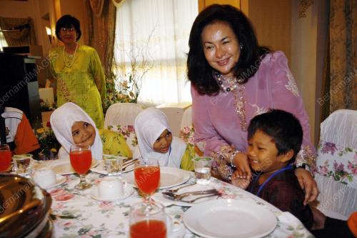 ROSMAH MANSUR